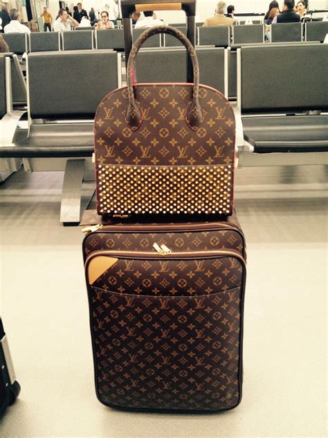 louis vuitton saks 5th.